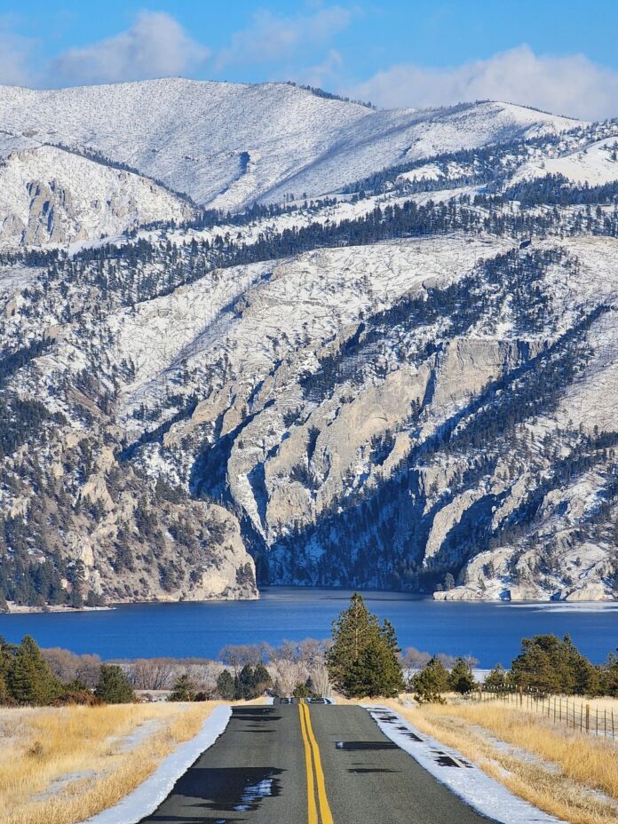 Embracing the Beauty of Montana A Scenic Winter Drive